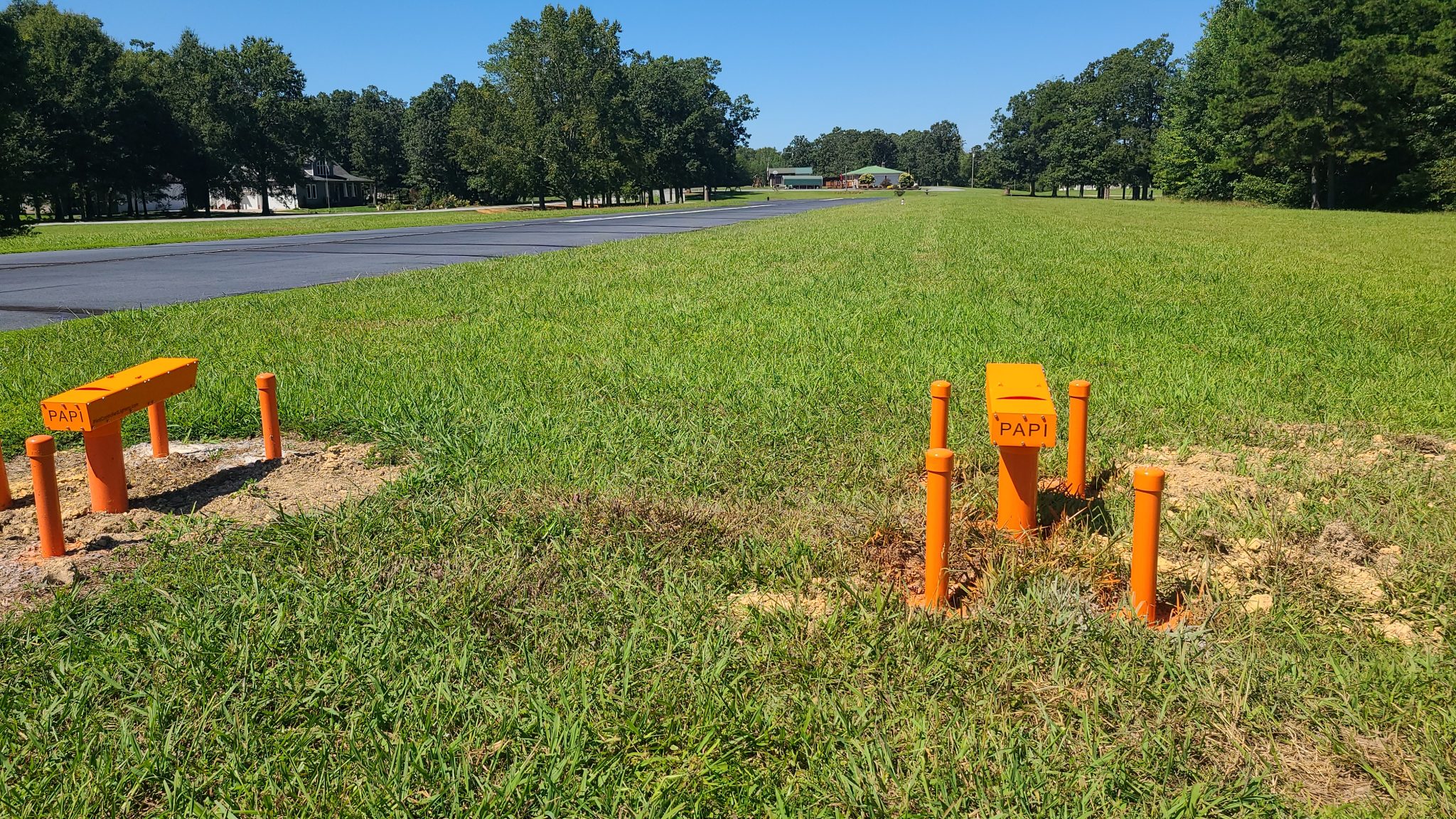 PAPI - Precision Approach Path Indicator - Pilot Controlled Lighting System